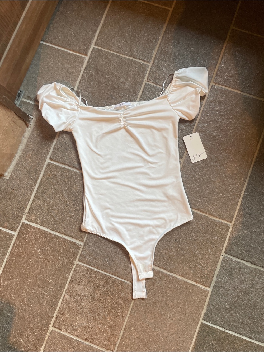 gaze White Puff-Sleeve Scoop-Neck Bodysuit